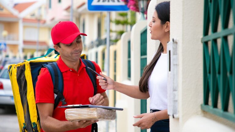 Read more about the article Professional Courier Services in Dubai: Ensuring Timely and Secure Deliveries