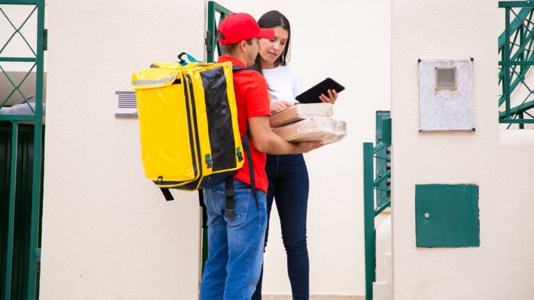 Read more about the article Professional Courier in Dubai